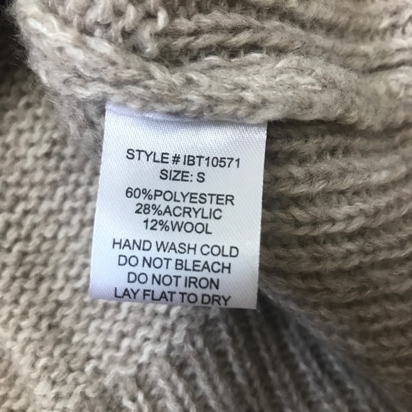 Need Supply Isa Oversized Sweater Small - Picture 6 of 6